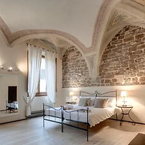 Apartment Calzaiuoli By Mamo Florence